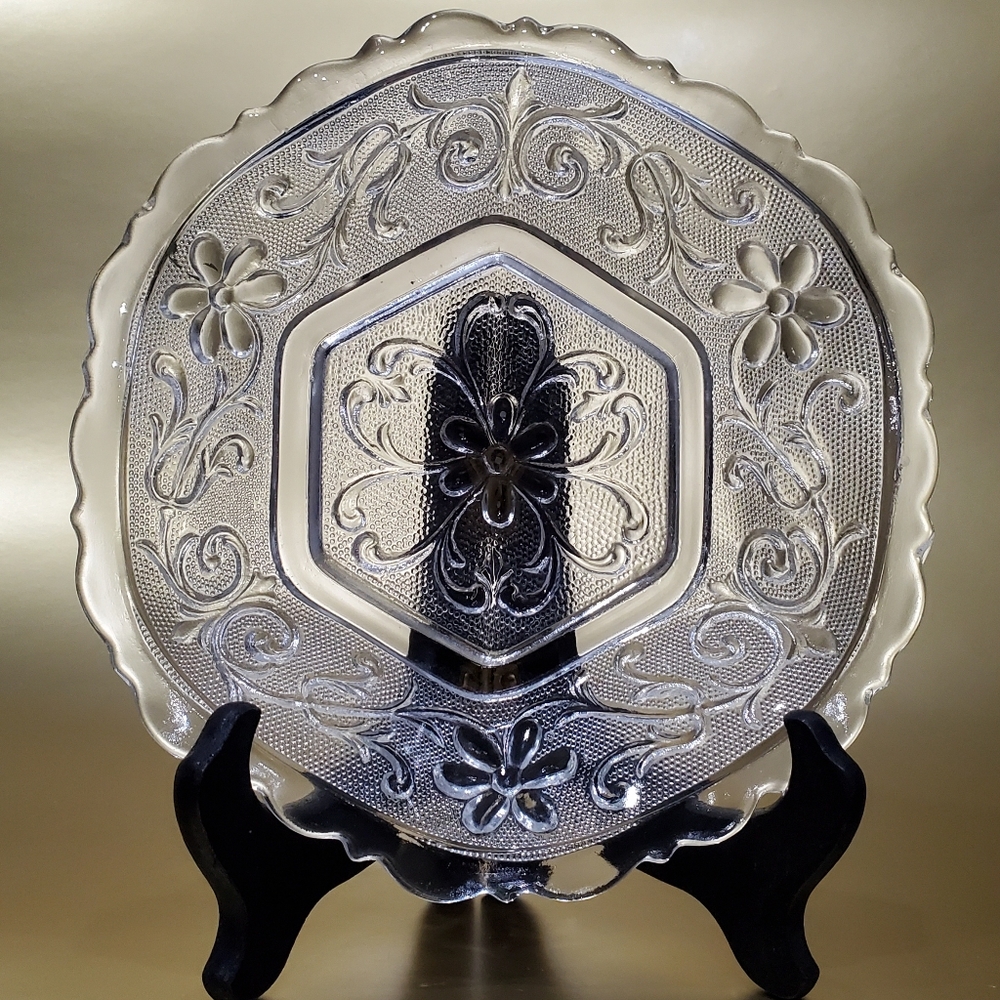 ONLY SOLD IN BUNDLE of 2items+ 6 1/2" Hexagon Sandwich Glass Bowl by Tiara